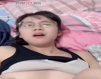 Gái xinh kính cận phang nhau cực sướng